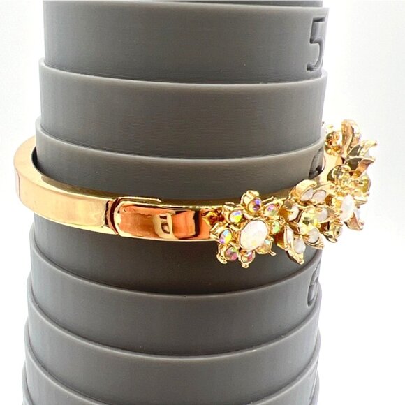 Betsey Johnson Hinged Bangle Bracelet Sz 6.75 Bee Flowers Rhinestones AB - Picture 2 of 7